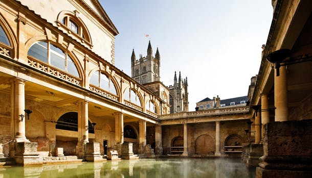 Bath er Englands måske smukkeste by med romersk badekultur og fantastisk arkitektur.