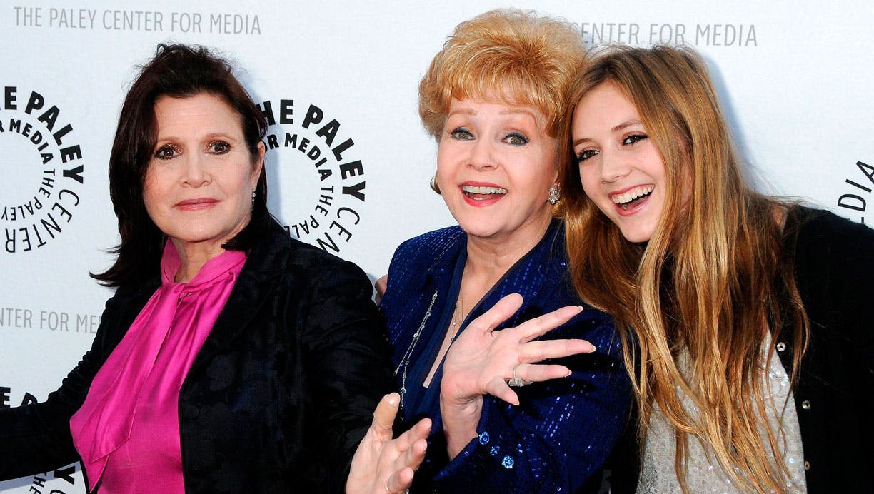 https://imgix.femina.dk/billie-lourd-og-carrie-fisher-og-debbie-reynolds.jpg