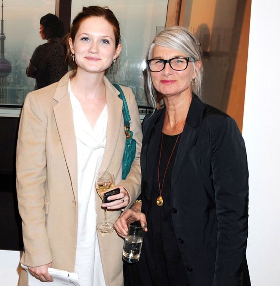 Her er Bonnie Wright med sin mor