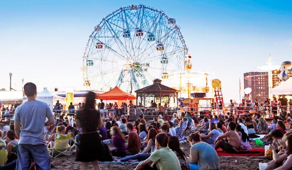 https://imgix.femina.dk/brooklyn-coney-island.jpg