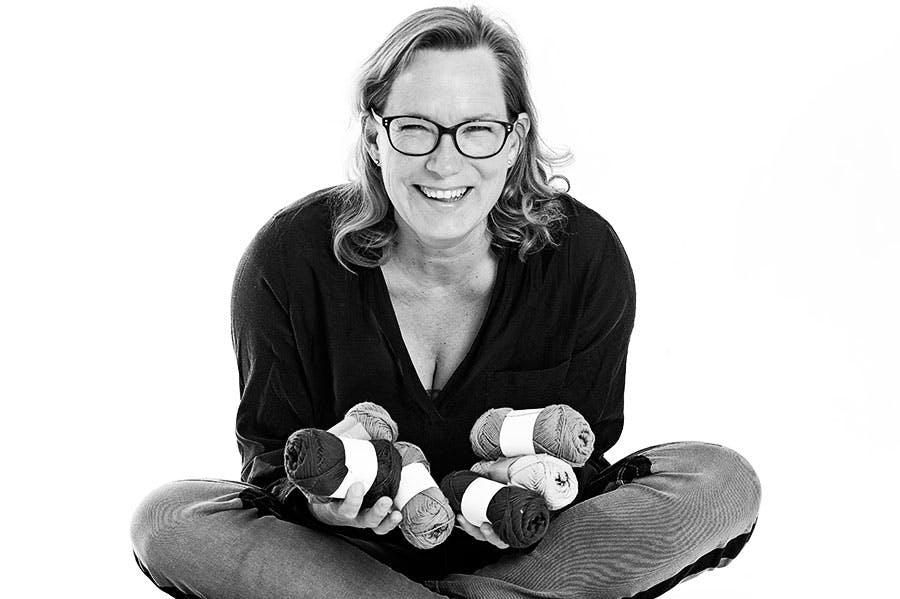 https://imgix.femina.dk/donation25_studie-e_kristine-bramsen_1_sort-hvid.jpg