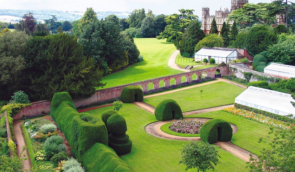 https://imgix.femina.dk/downton-abbey-1-monks-garden.jpg