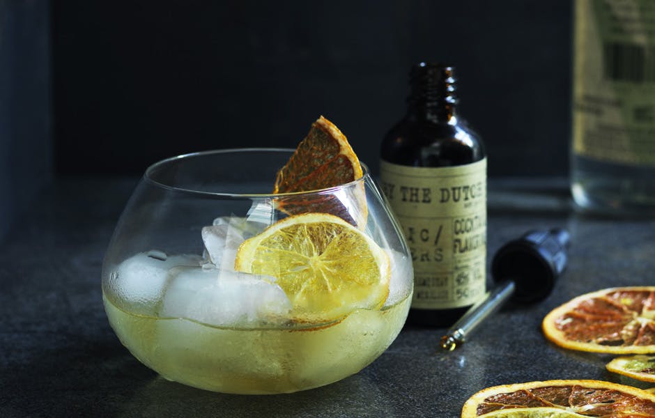 https://imgix.femina.dk/drink-til-nytaar-2-old-fashioned.jpg