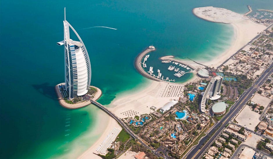 https://imgix.femina.dk/dubai-seawings-burj-al-arab-pr-foto.jpg