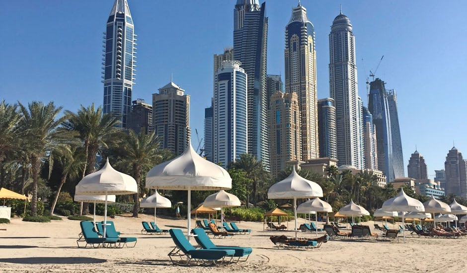 https://imgix.femina.dk/dubai-strand-royal-mirage6.jpg