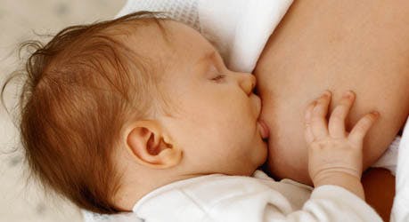 https://imgix.femina.dk/files/pics/mama-dot-dk/228/11009/original-122733-amning.jpg