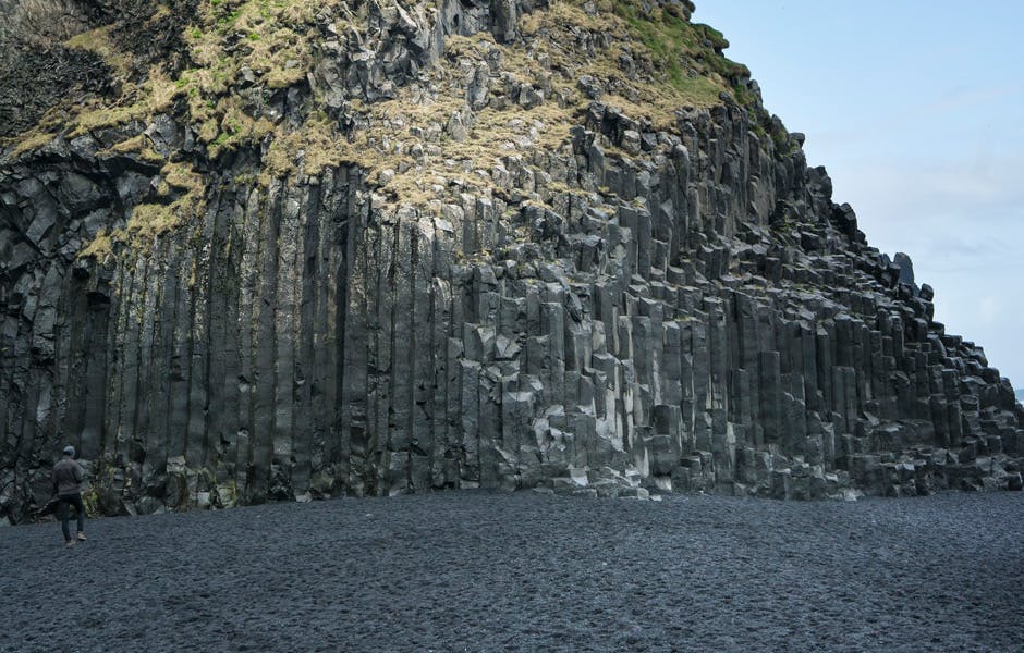 https://imgix.femina.dk/island-8-reynisfjara_02.jpg