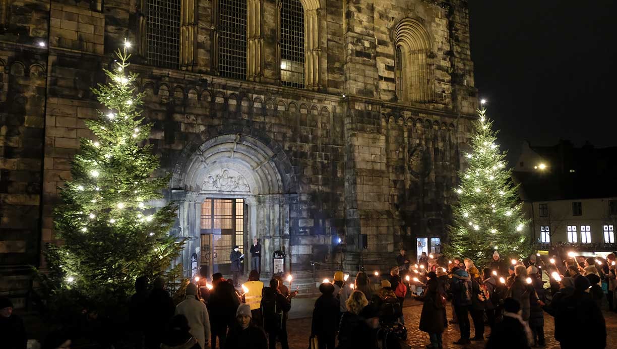 https://imgix.femina.dk/jul_i_lund_fakkeltog_domkirke.jpg