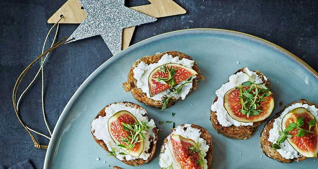 https://imgix.femina.dk/julefrokost-bruschetta1.jpg