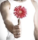En blomst og en fremstrakt hånd