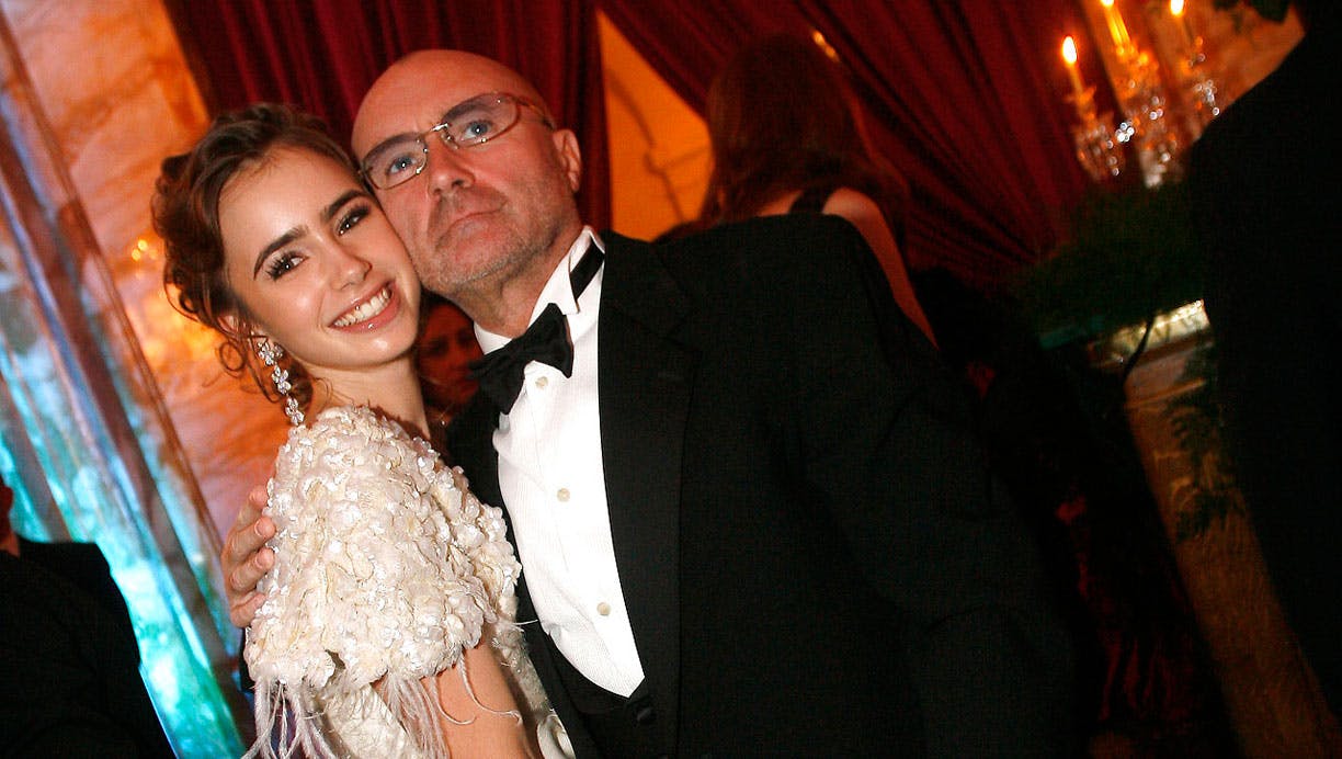 https://imgix.femina.dk/lily-collins-og-phil-collins.jpg