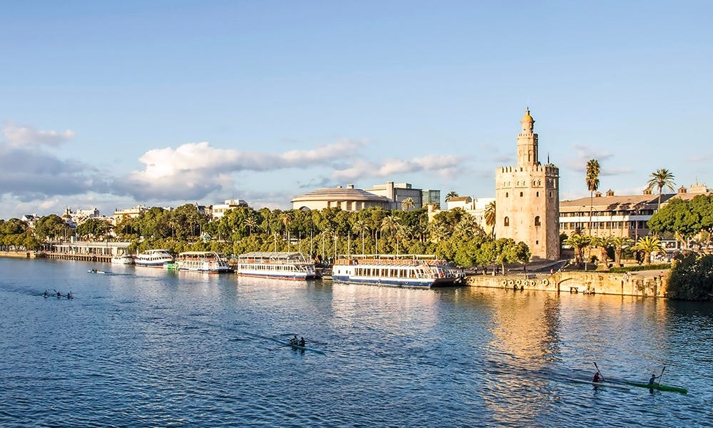 Floden Guadalquivir løber gennem Sevilla