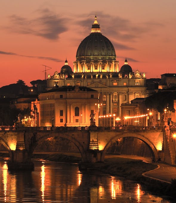 Solnedgangen er et betagende syn over Roms silhuet