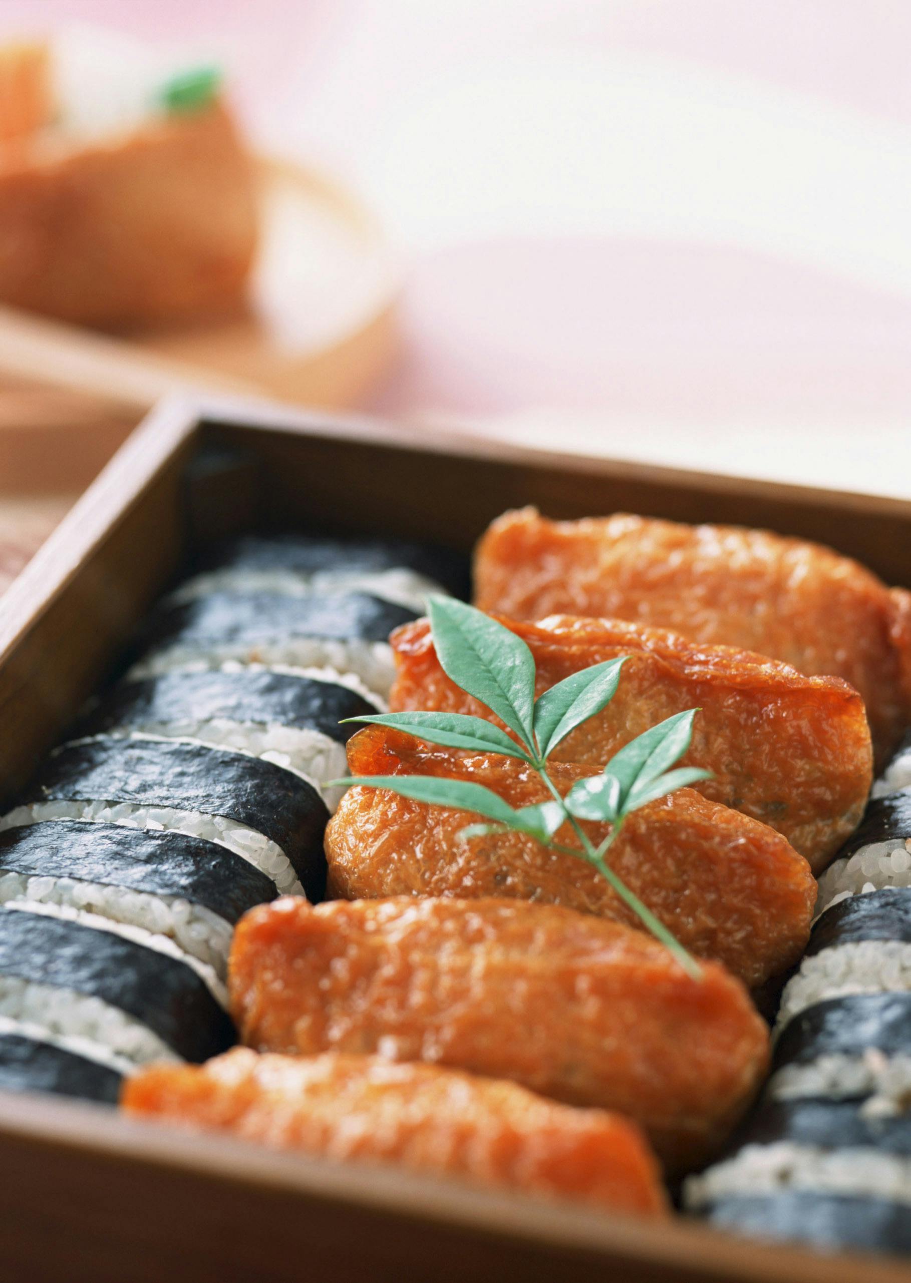 https://imgix.femina.dk/madogbolig/sushi_01.jpg