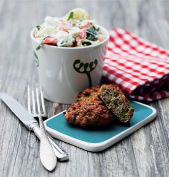 Broccoli frikadeller med rød kartoffelsalat