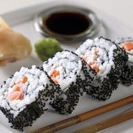 Sushi- omvendt maki med california mayo-crab og sort sesam