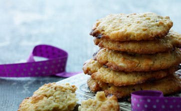 Cookies med hvid chokolade og peanuts