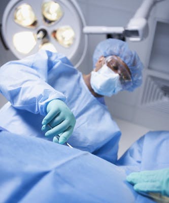 Plastikkirugiens top 10 mest populære operationer i Danmark