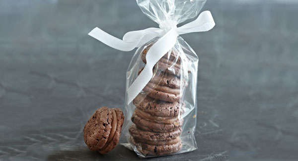 Opskrift på macarons med chokolade og nougattrøffel