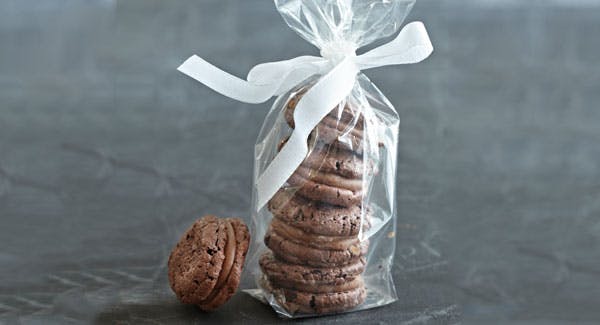 Opskrift på macarons med chokolade og nougattrøffel