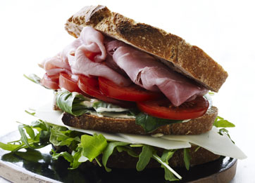 Sandwich med skinke og ost