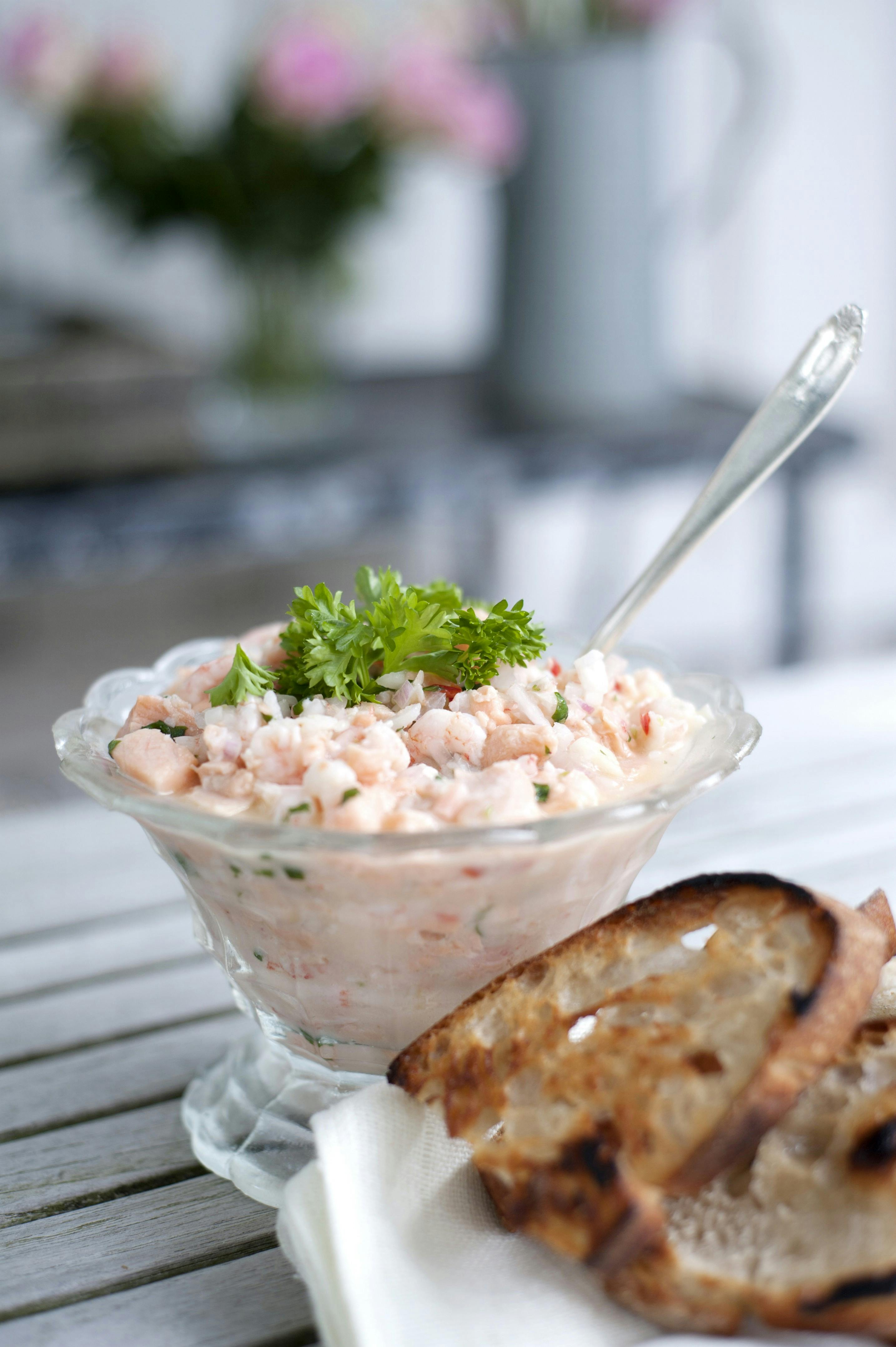 Ceviche med laks med brød til