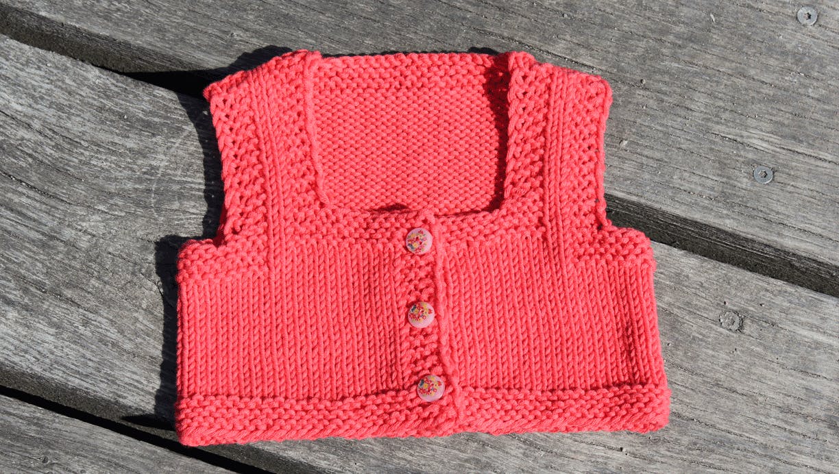 https://imgix.femina.dk/media/article/1121-strik-babyvest.png