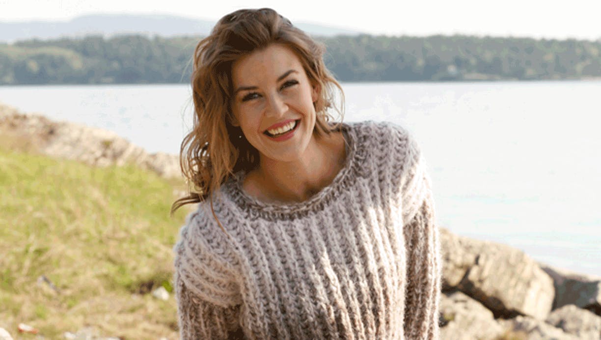 https://imgix.femina.dk/media/article/1150-strik-fed-sweater.png