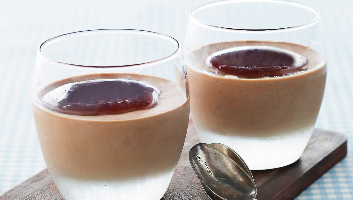 Portionsanrettet chokoladeparfait med cappuccinosauce
