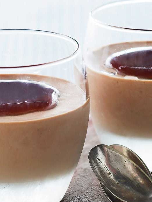 Portionsanrettet chokoladeparfait med cappuccinosauce