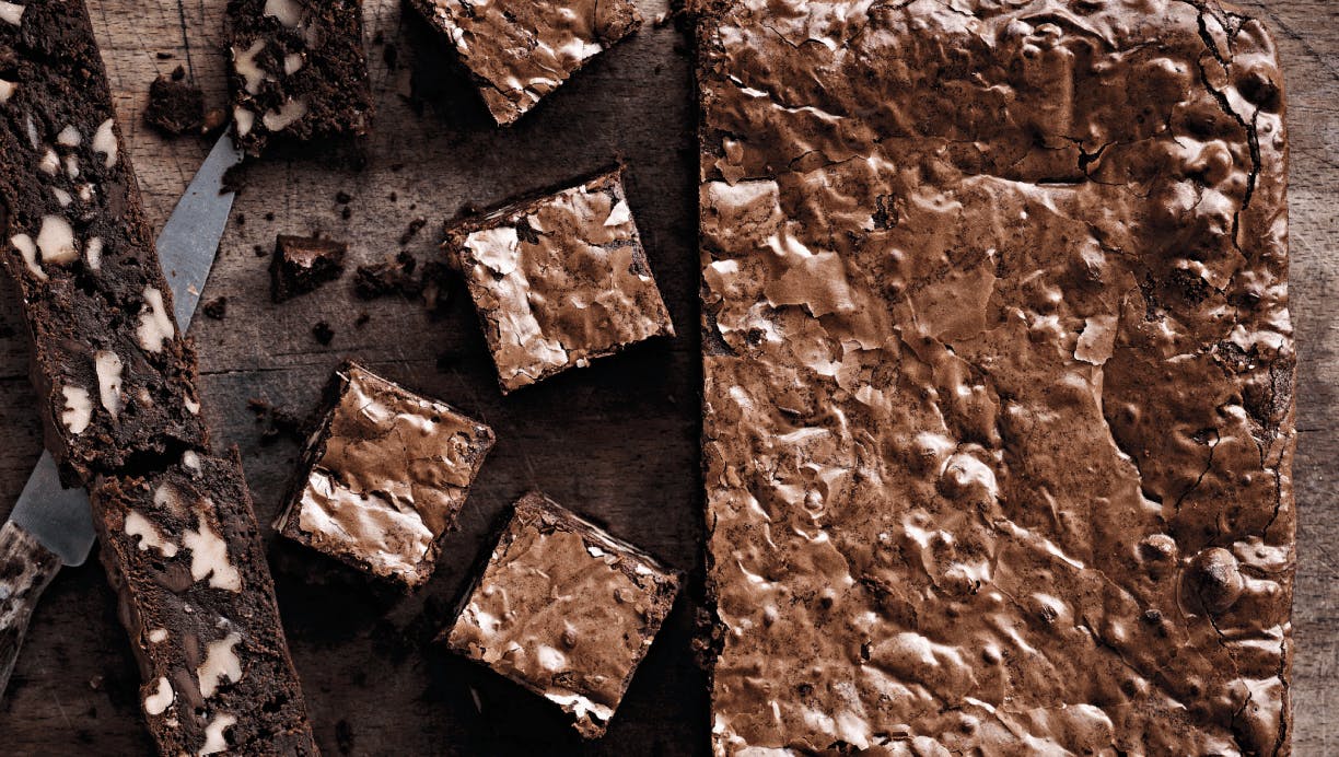 Brownies fra Claus Meyer med mørk chokolade og valnøddekerner