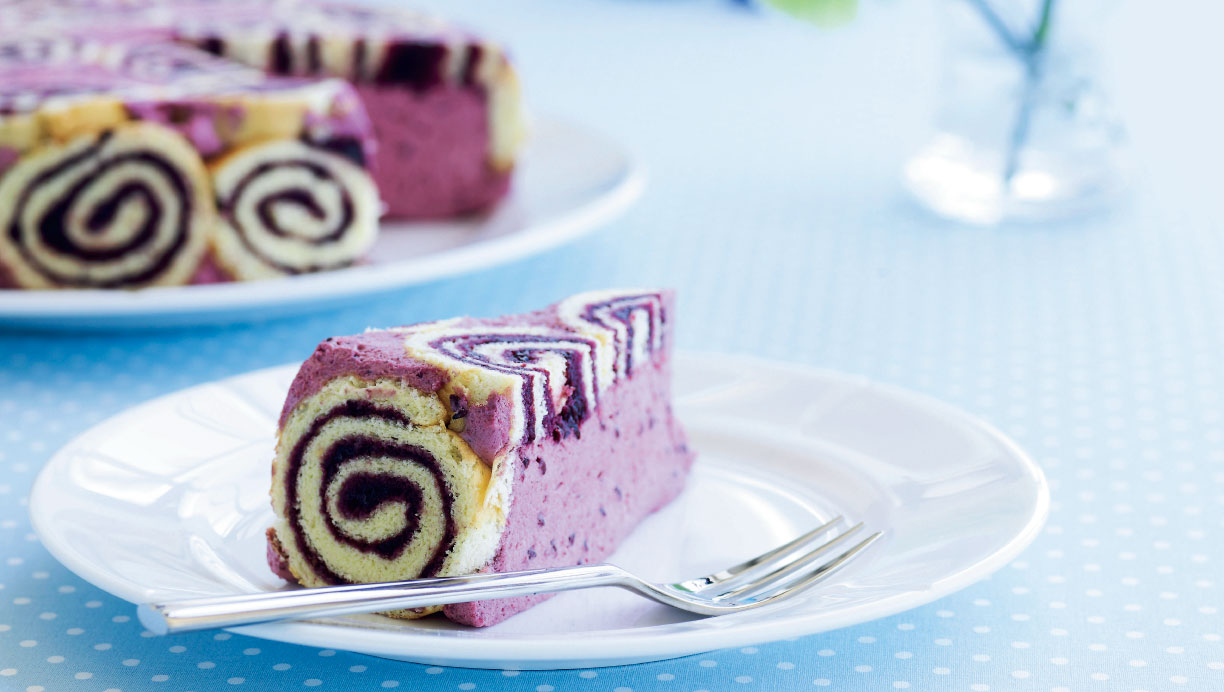 Charlottekage med brombærmousse