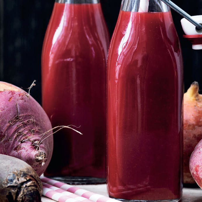 https://imgix.femina.dk/media/article/1410-roedbedejuice.jpg