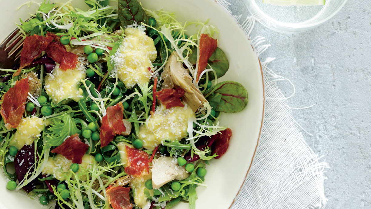 Bondesalat med ægge-parmesan-dressing
