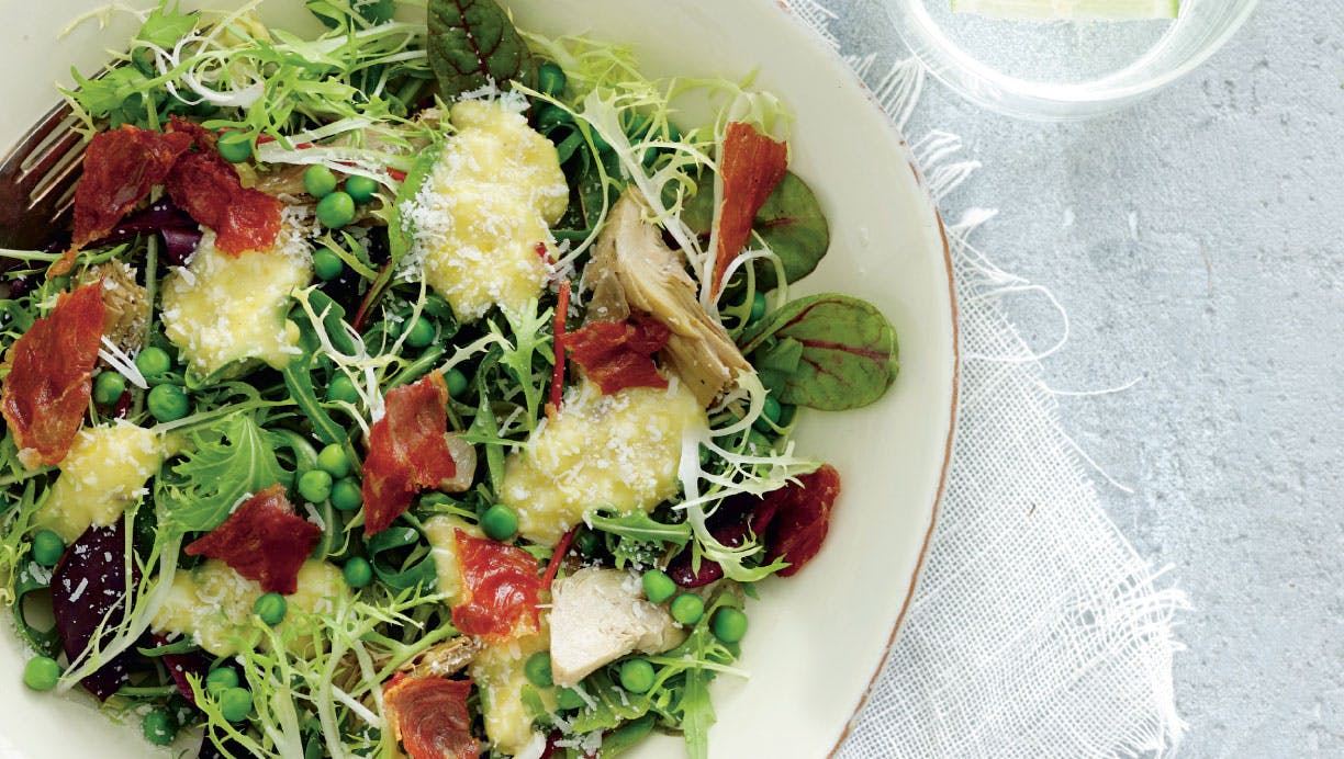 Bondesalat med ægge-parmesan-dressing