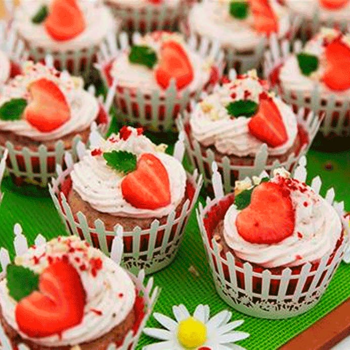 Cupcakes med jordbær og rabarber 