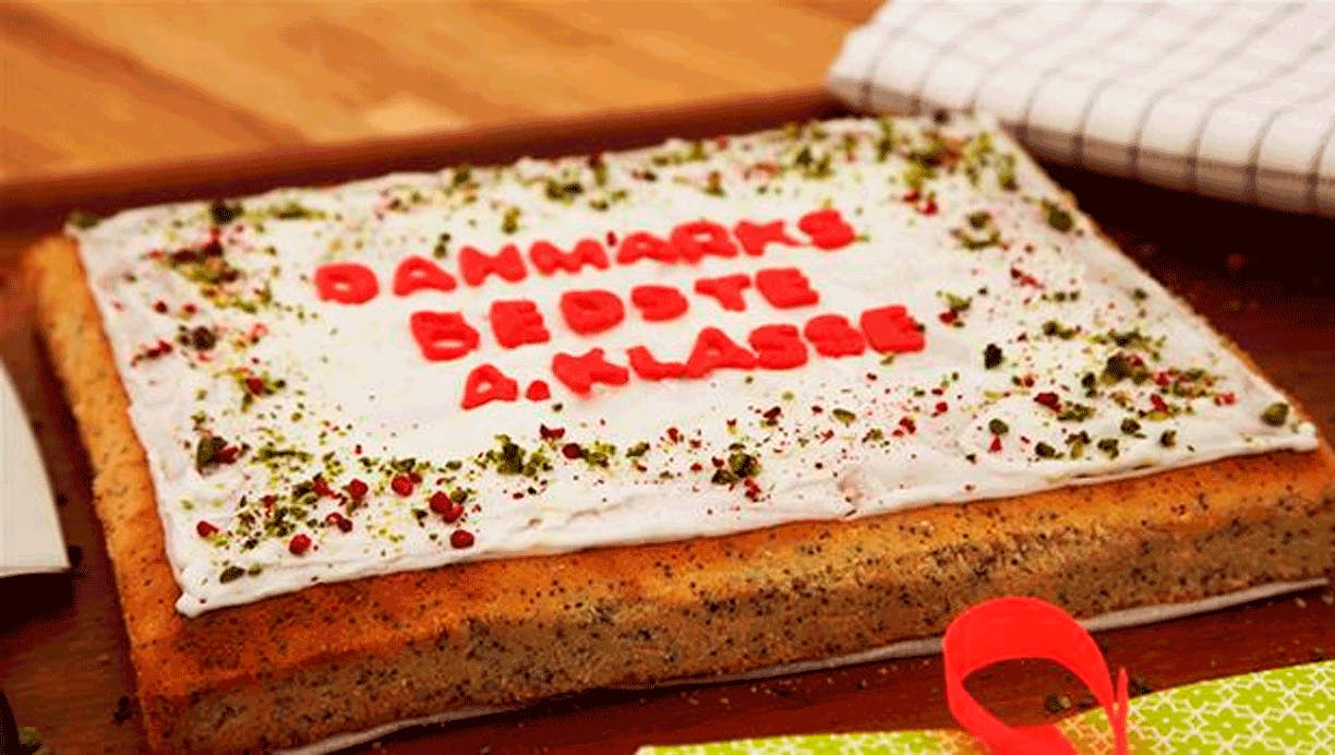 https://imgix.femina.dk/media/article/1436-bagedyst-citronkage.png