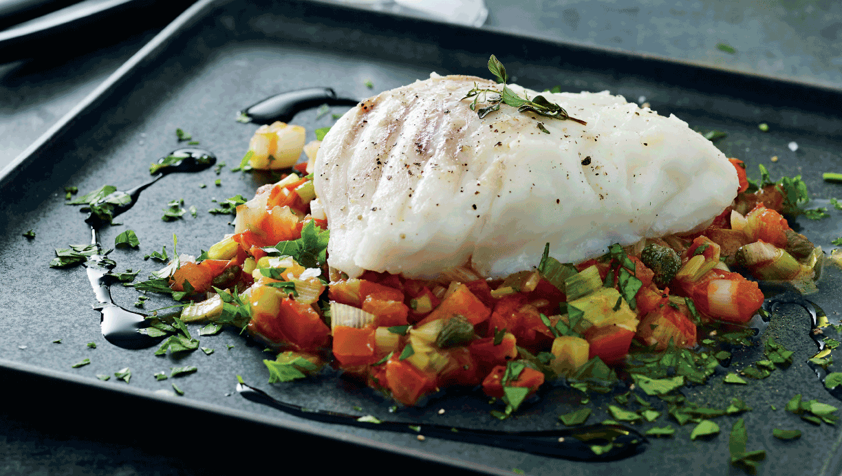 Bagt torsk på sprød grøntsagsbund