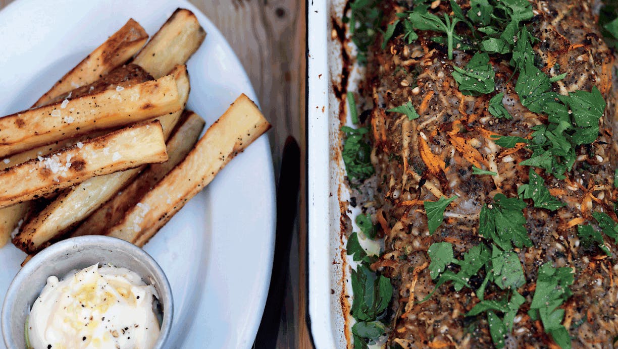 Opskrift på farsbrød med kartoffelbjælker og citronmayonnaise