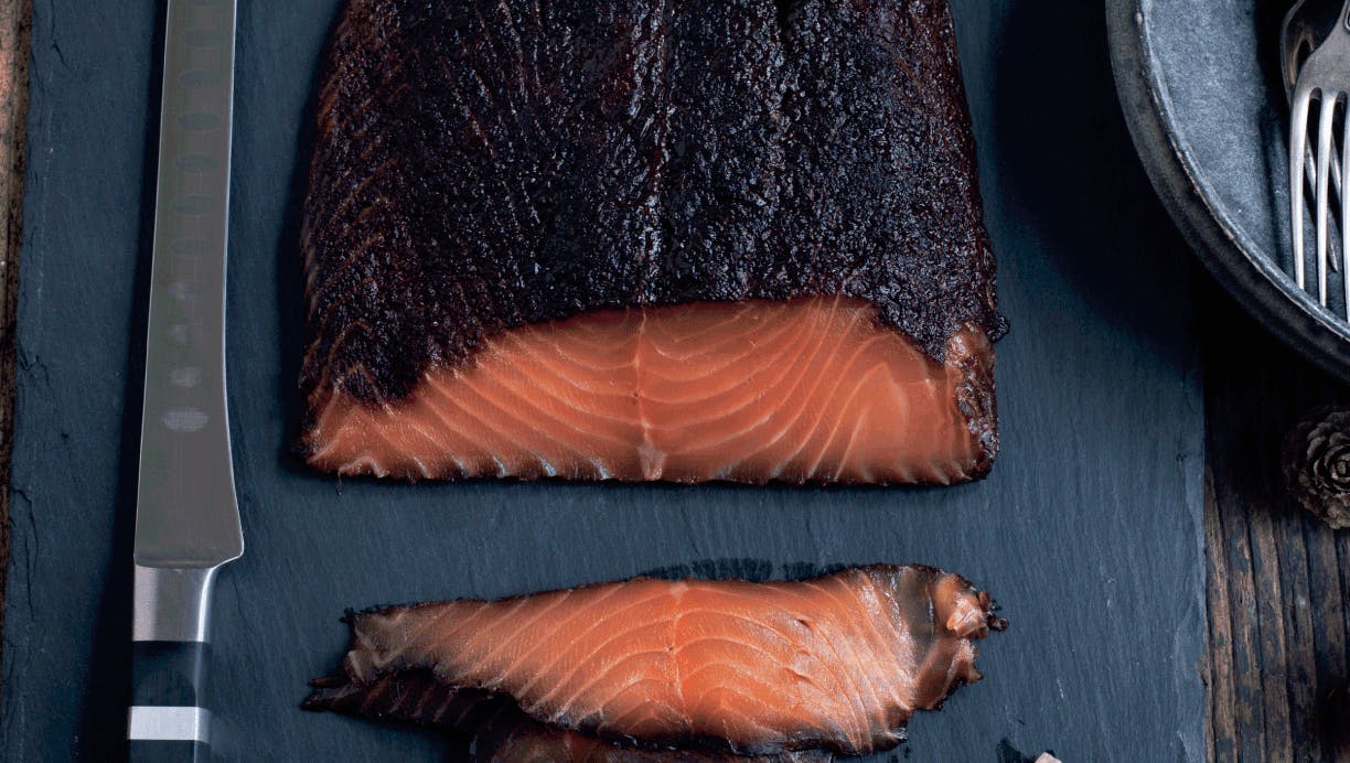 https://imgix.femina.dk/media/article/1445-julefrokost-lakrids-gravet-laks.png