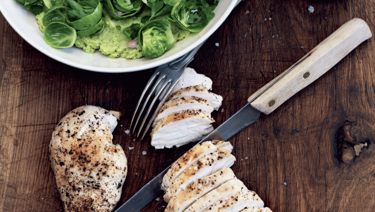 Stegt kylling med rosenkålssalat