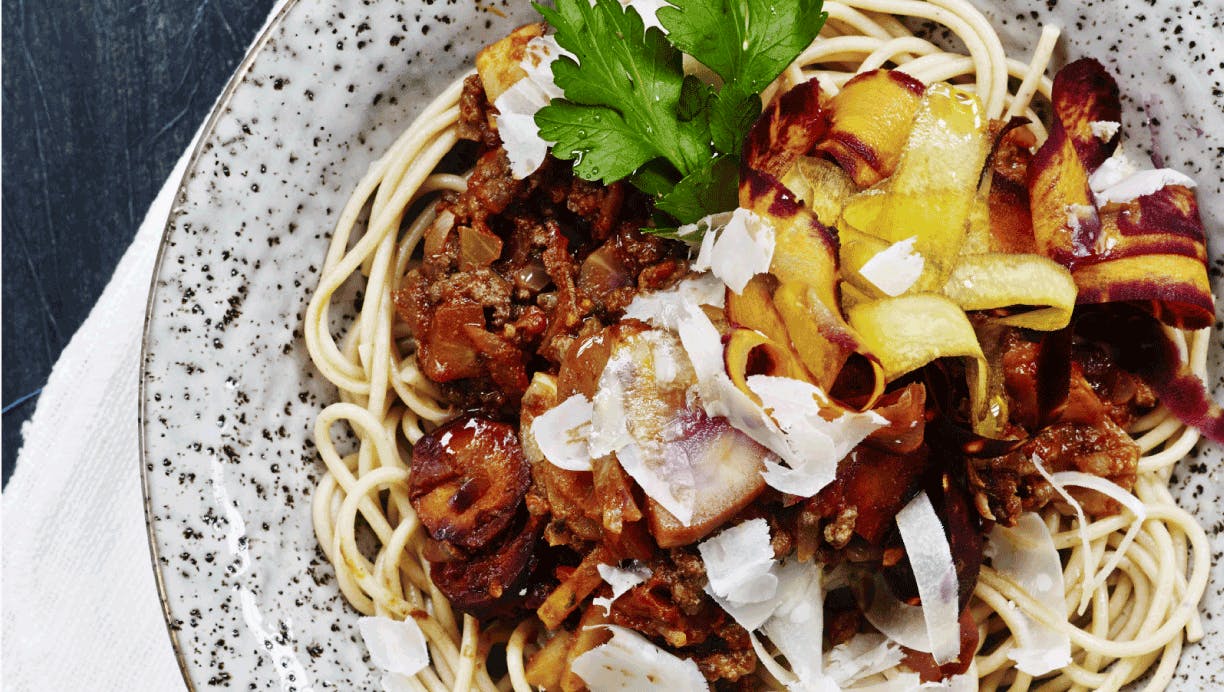 Spaghetti og kødsauce med rodfrugter