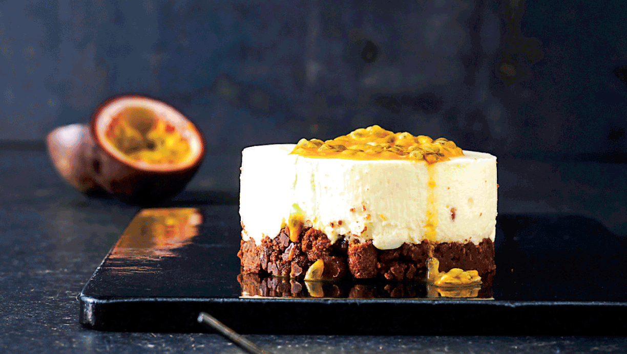 https://imgix.femina.dk/media/article/1506-cheesecake.png