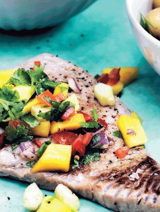 tunbøffer med mangosalat og nye kartofler