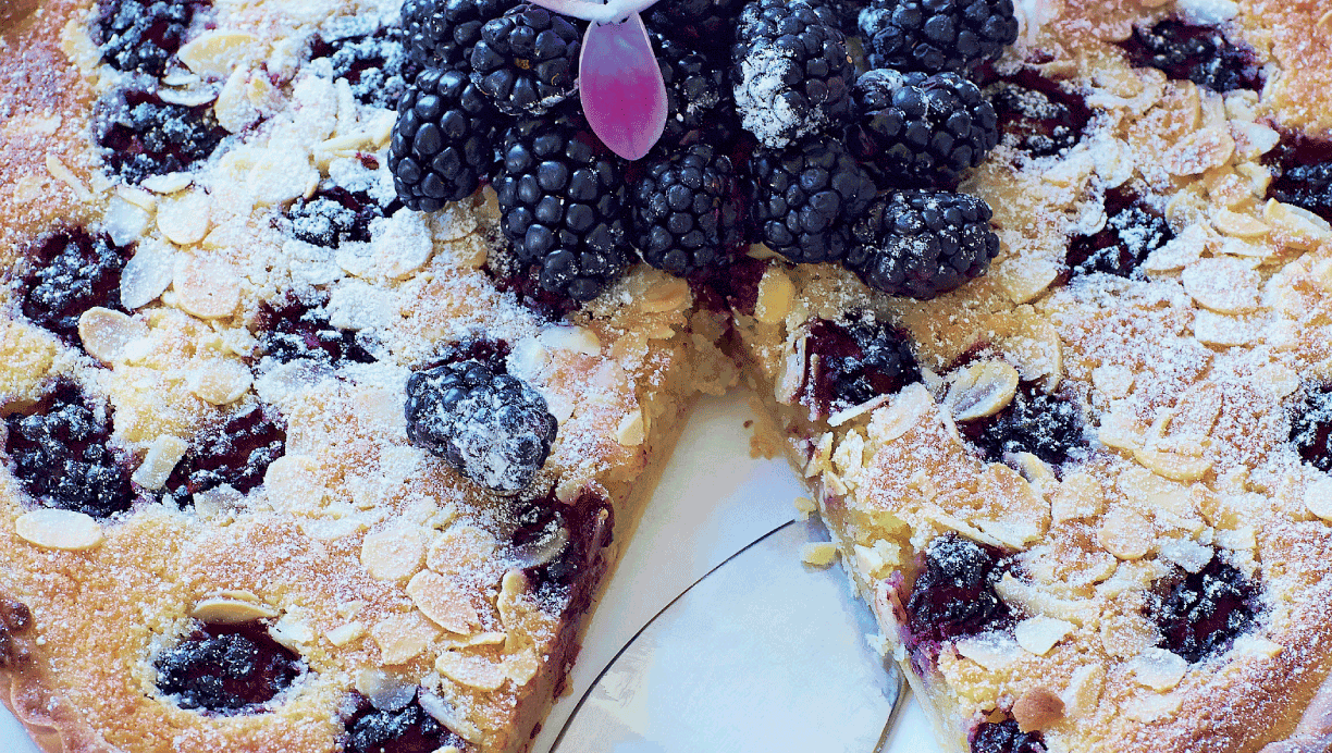 Brombærtærte med mandelflager