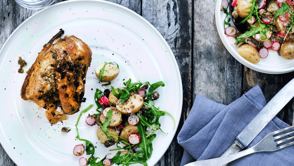 Ovnstegt kylling med pesto og sprød kartoffelsalat