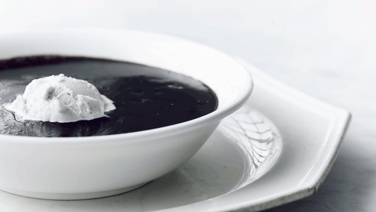 Chokolade-kaffe-suppe med vaniljeparfait