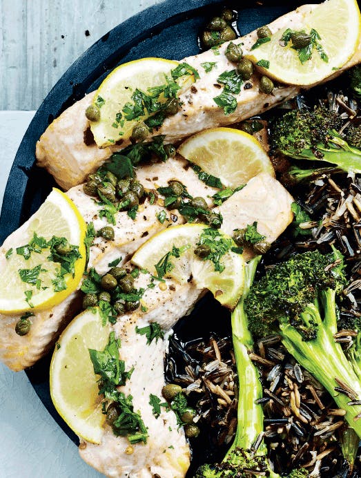 Opskrift på laks bagt i ovn og vilde ris med broccoli