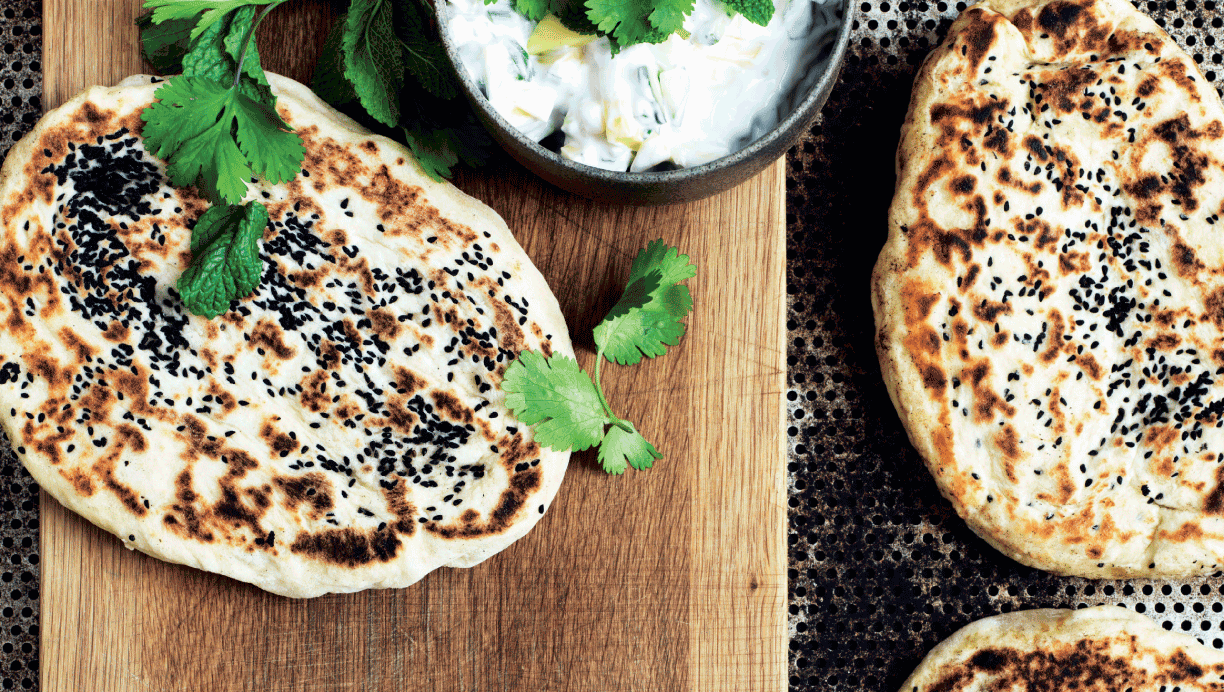 Naanbrød med mango-agurke-raita