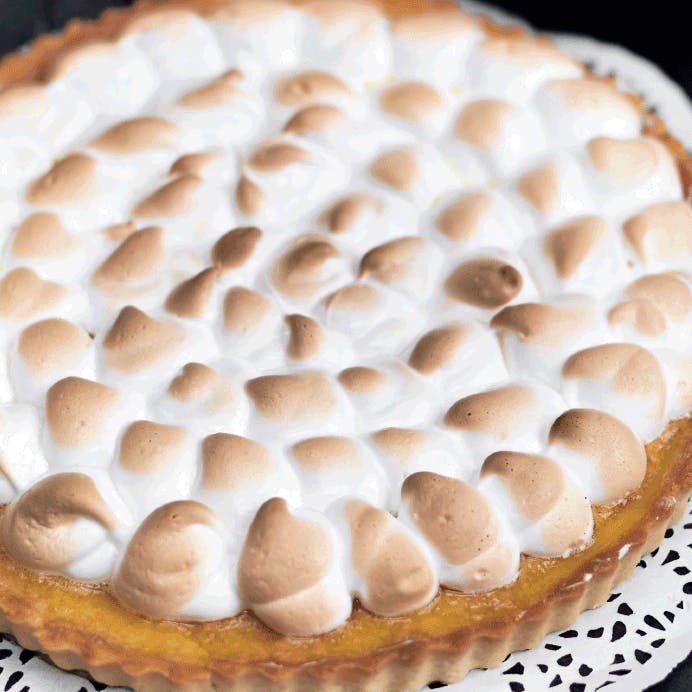 Skøn og frisk appelsintærte med marengs